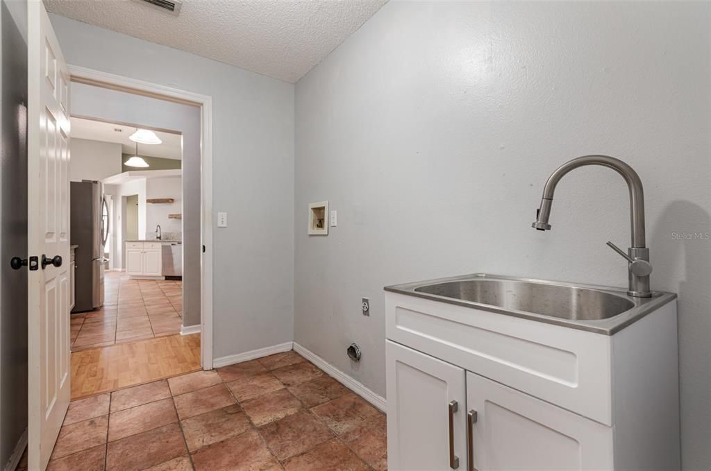 Active With Contract: $450,000 (4 beds, 2 baths, 2046 Square Feet)