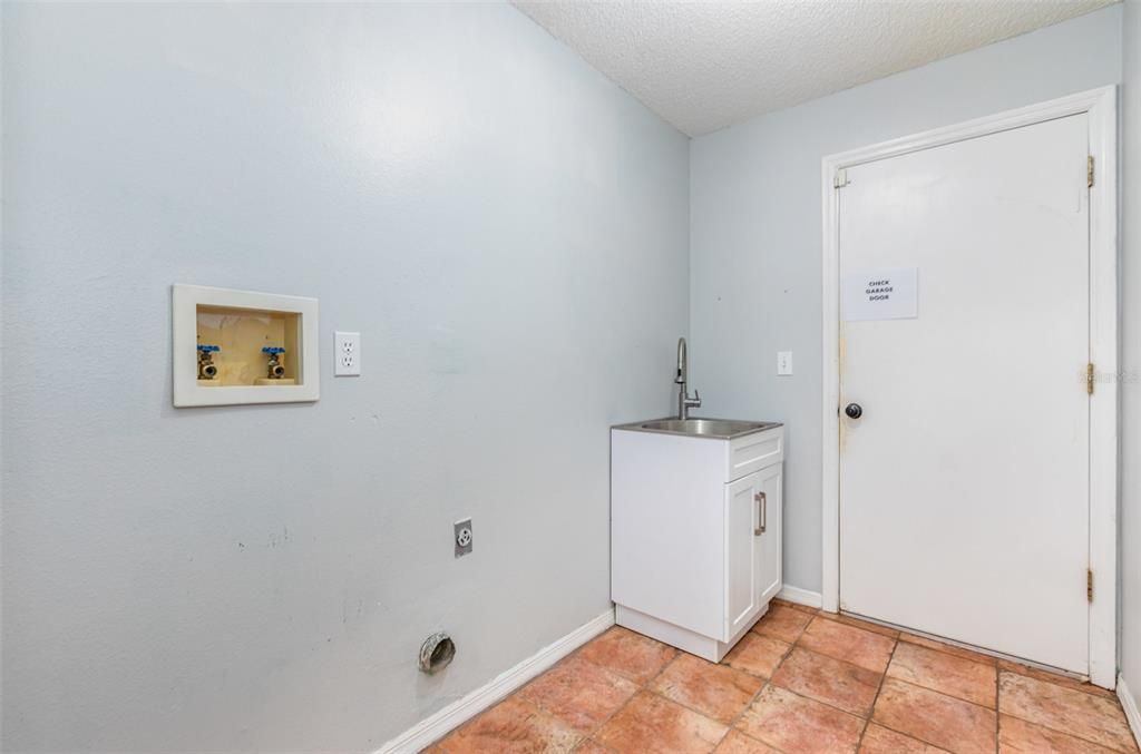 Active With Contract: $450,000 (4 beds, 2 baths, 2046 Square Feet)