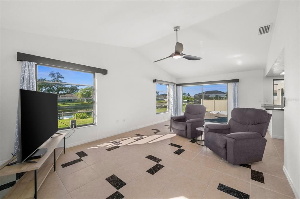 For Sale: $320,000 (3 beds, 2 baths, 1871 Square Feet)