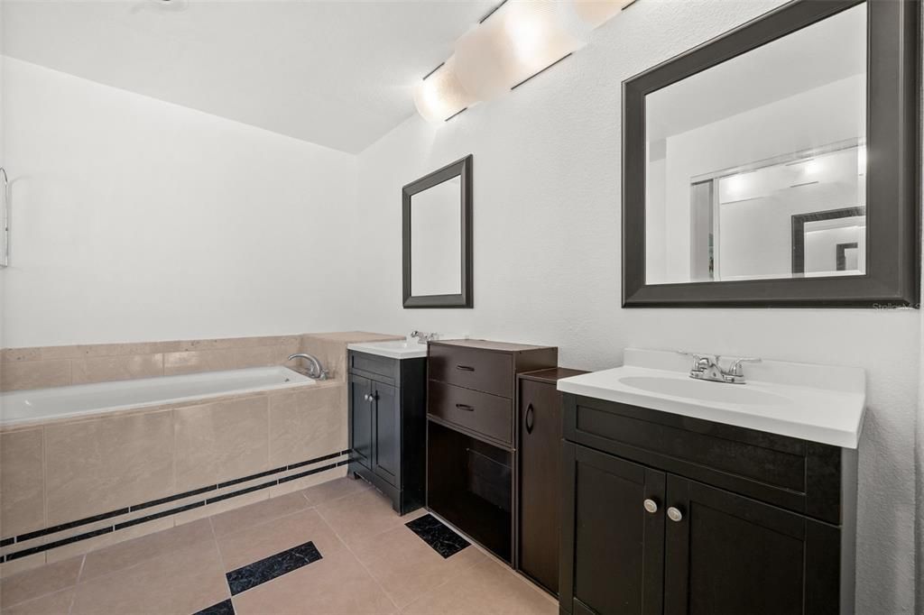 For Sale: $320,000 (3 beds, 2 baths, 1871 Square Feet)