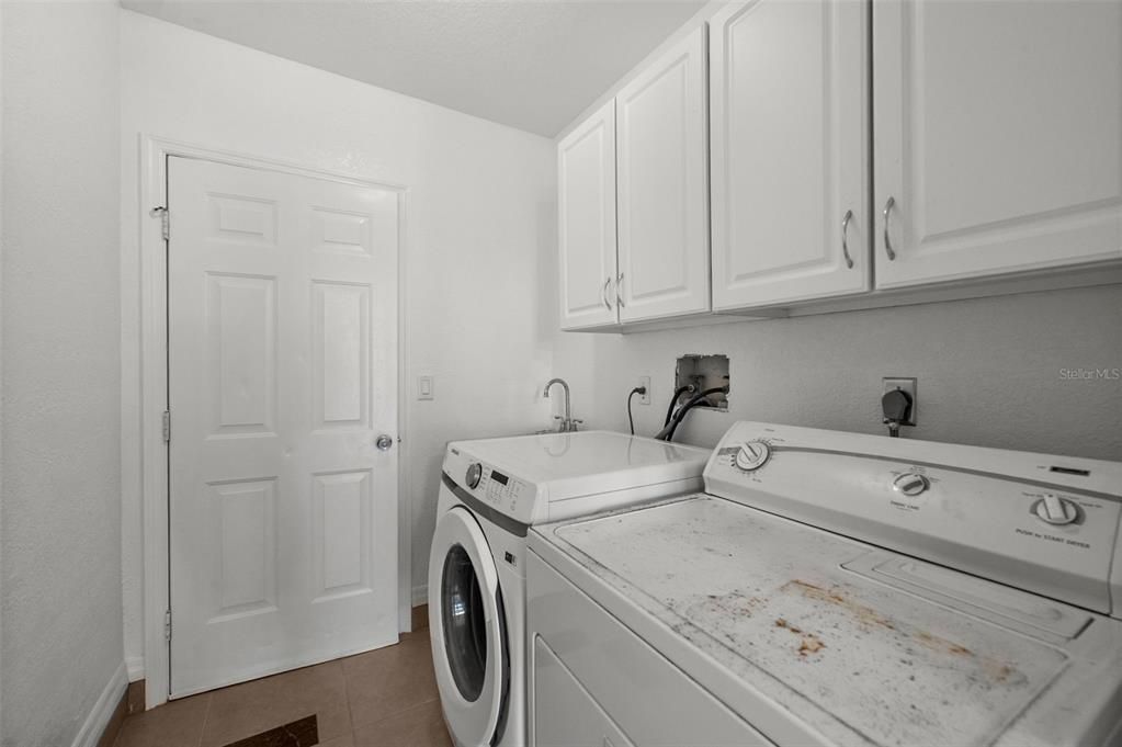 For Sale: $320,000 (3 beds, 2 baths, 1871 Square Feet)