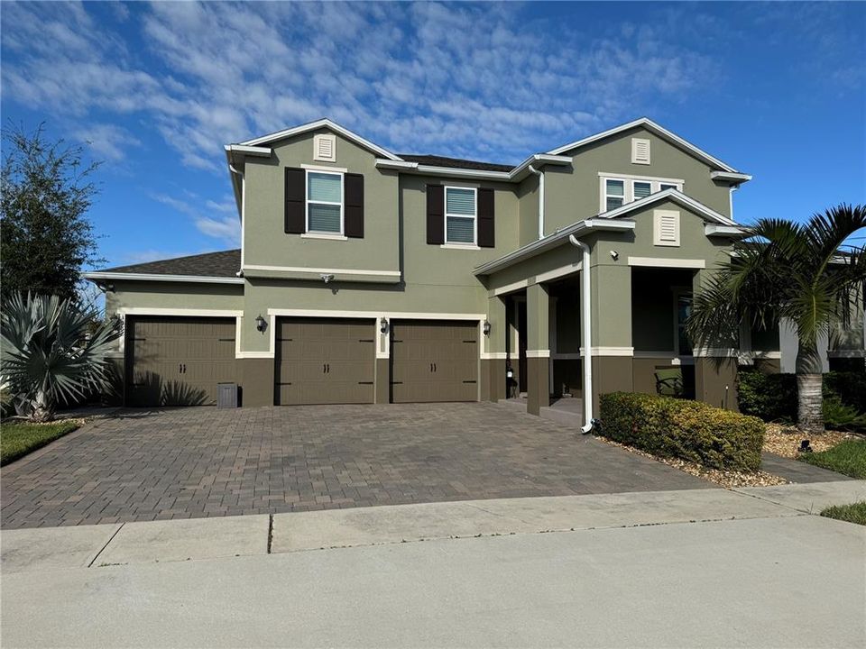 合同活跃: $929,900 (5 贝兹, 3 浴室, 3598 平方英尺)