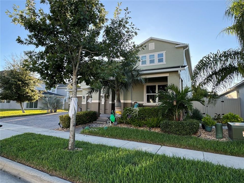 合同活跃: $929,900 (5 贝兹, 3 浴室, 3598 平方英尺)