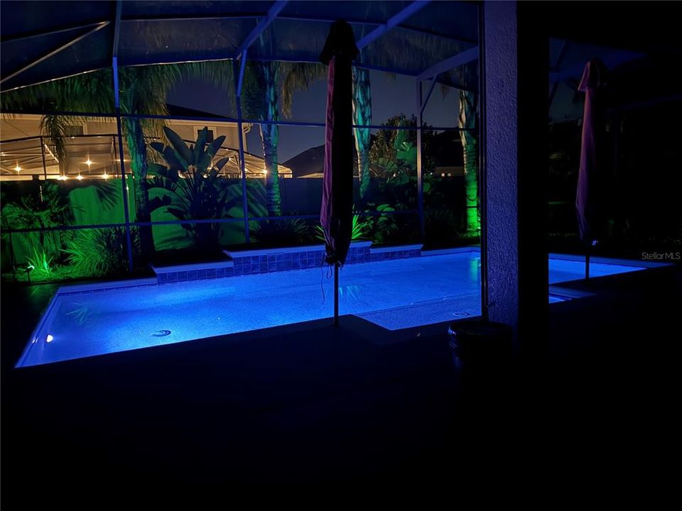 合同活跃: $929,900 (5 贝兹, 3 浴室, 3598 平方英尺)