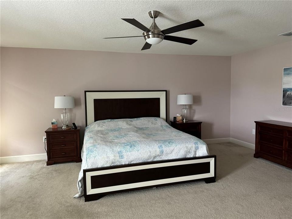 合同活跃: $929,900 (5 贝兹, 3 浴室, 3598 平方英尺)