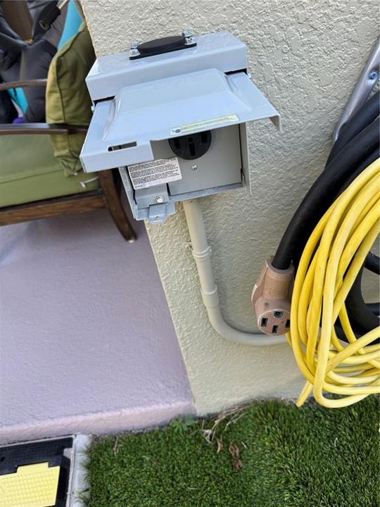 合同活跃: $929,900 (5 贝兹, 3 浴室, 3598 平方英尺)