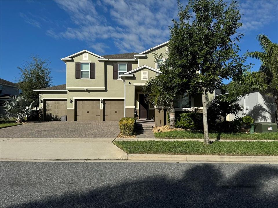 合同活跃: $929,900 (5 贝兹, 3 浴室, 3598 平方英尺)