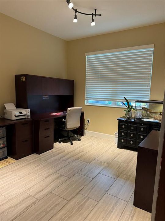 合同活跃: $929,900 (5 贝兹, 3 浴室, 3598 平方英尺)