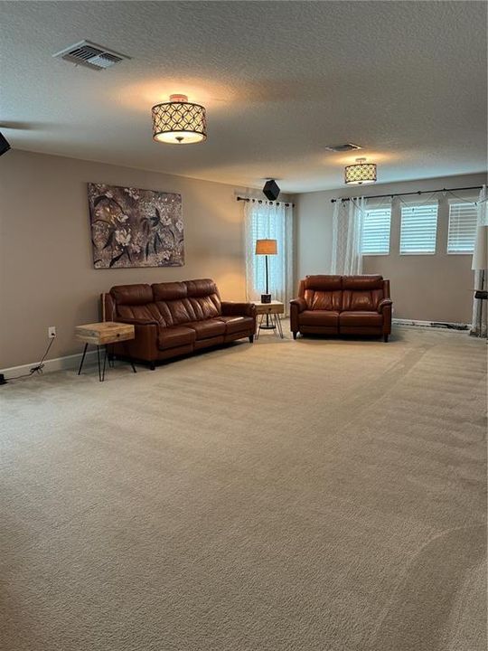 合同活跃: $929,900 (5 贝兹, 3 浴室, 3598 平方英尺)