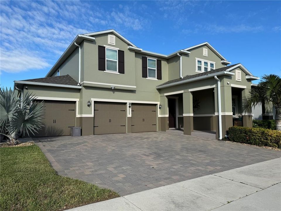 合同活跃: $929,900 (5 贝兹, 3 浴室, 3598 平方英尺)