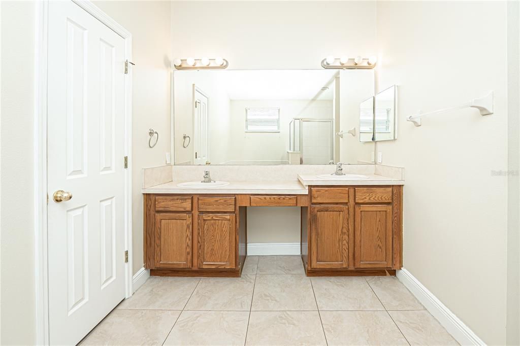 For Rent: $2,350 (4 beds, 2 baths, 1688 Square Feet)