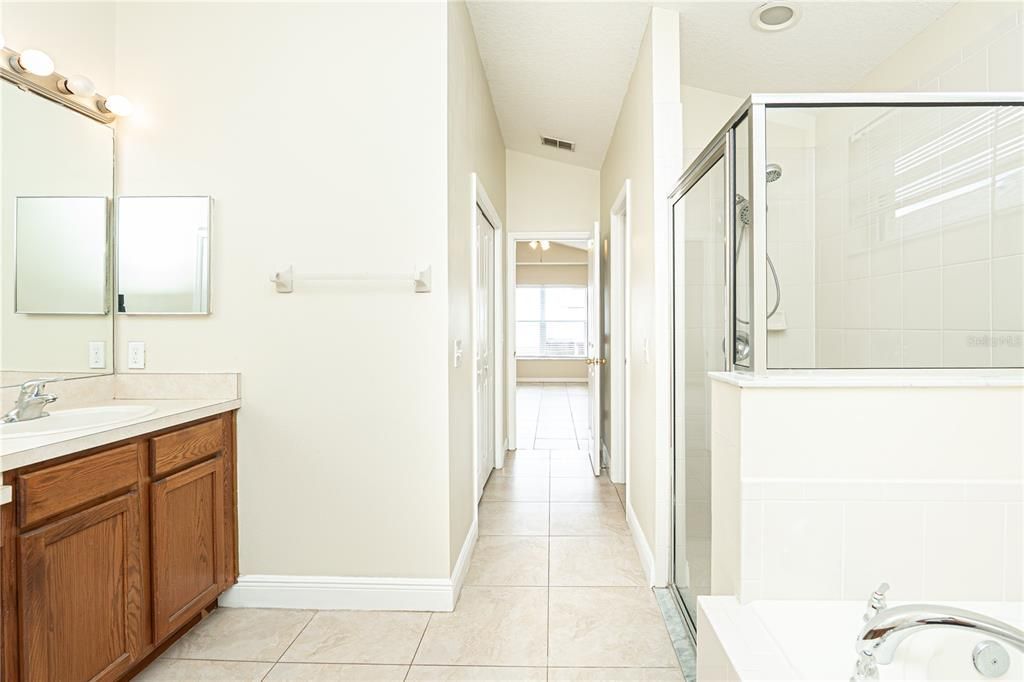 For Rent: $2,350 (4 beds, 2 baths, 1688 Square Feet)