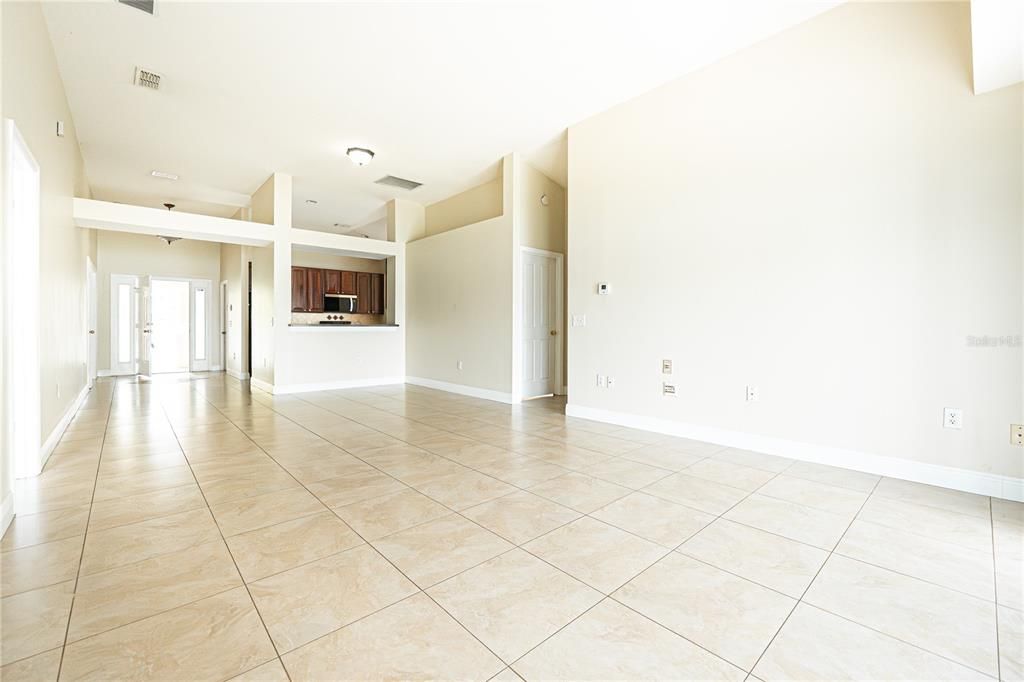 For Rent: $2,350 (4 beds, 2 baths, 1688 Square Feet)