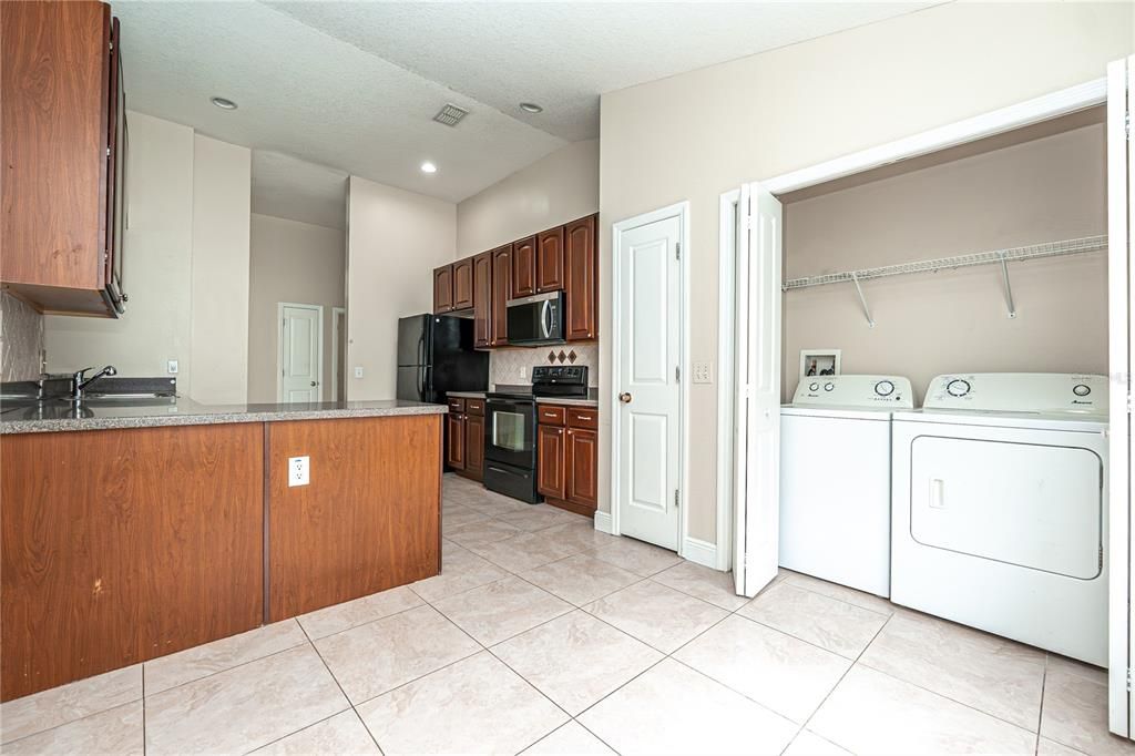 For Rent: $2,350 (4 beds, 2 baths, 1688 Square Feet)