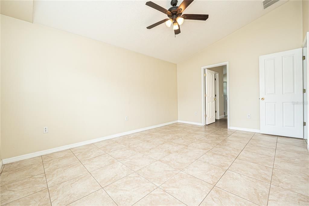 For Rent: $2,350 (4 beds, 2 baths, 1688 Square Feet)