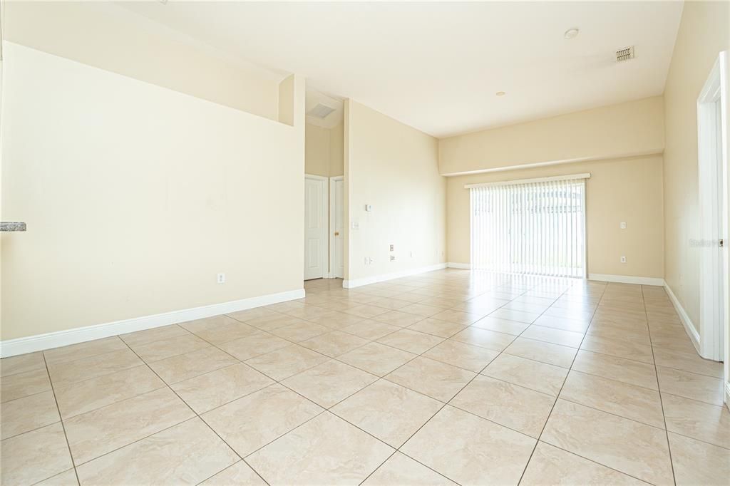 For Rent: $2,350 (4 beds, 2 baths, 1688 Square Feet)