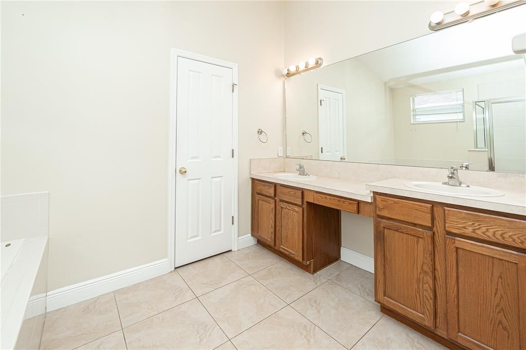 For Rent: $2,350 (4 beds, 2 baths, 1688 Square Feet)