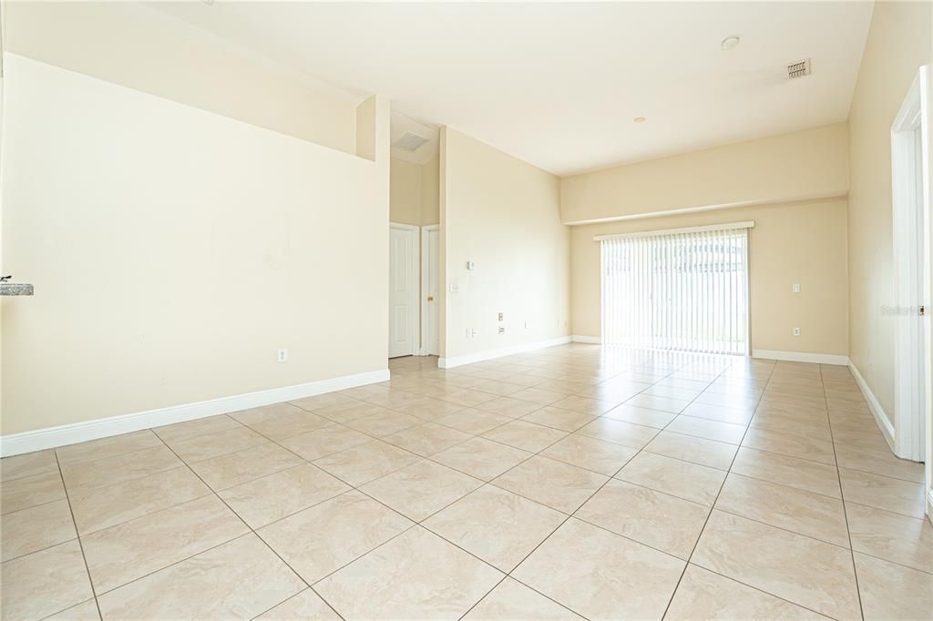 For Rent: $2,350 (4 beds, 2 baths, 1688 Square Feet)