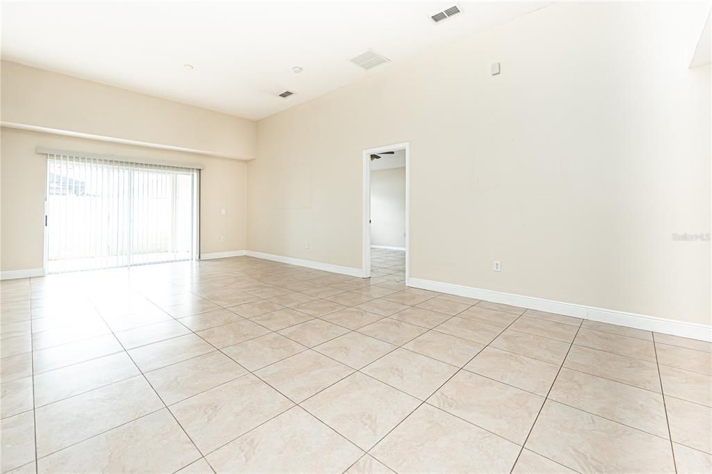 For Rent: $2,350 (4 beds, 2 baths, 1688 Square Feet)