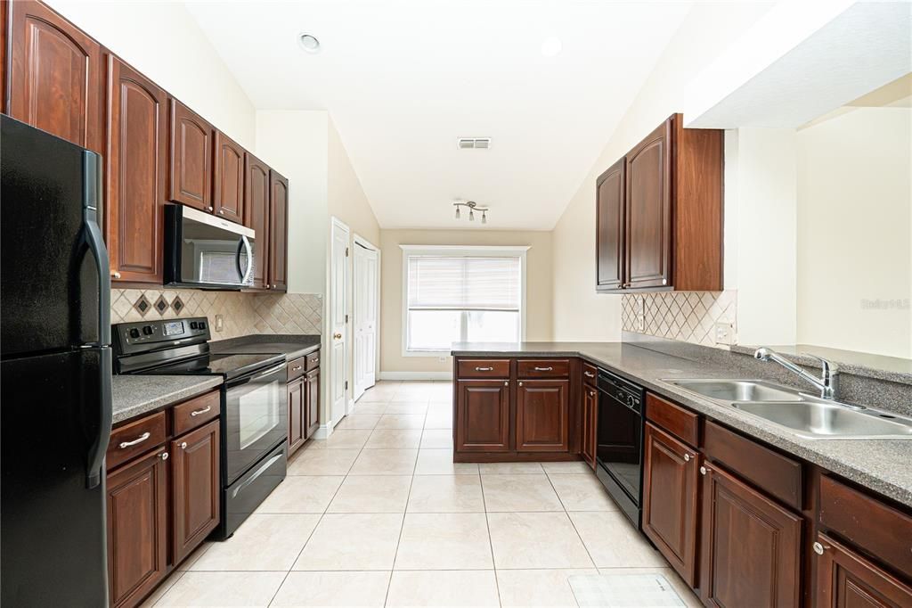 For Rent: $2,350 (4 beds, 2 baths, 1688 Square Feet)