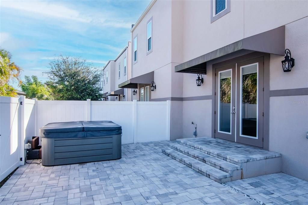 For Sale: $749,000 (3 beds, 2 baths, 2000 Square Feet)