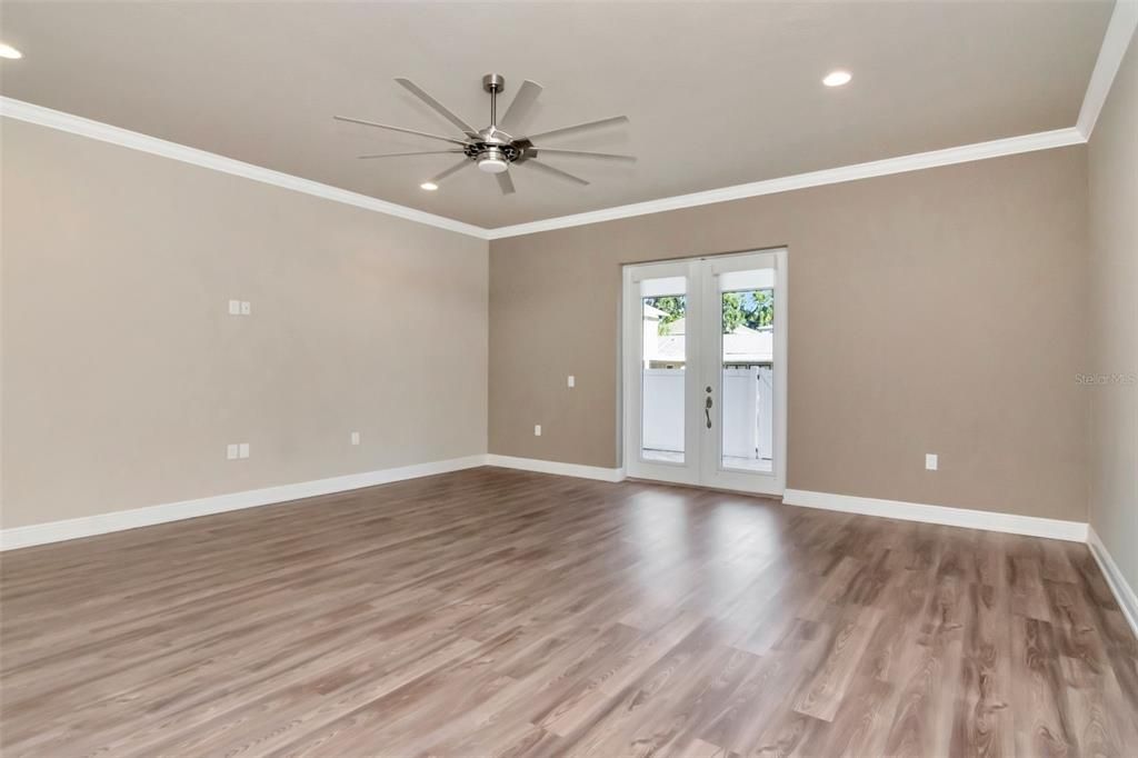 For Sale: $749,000 (3 beds, 2 baths, 2000 Square Feet)