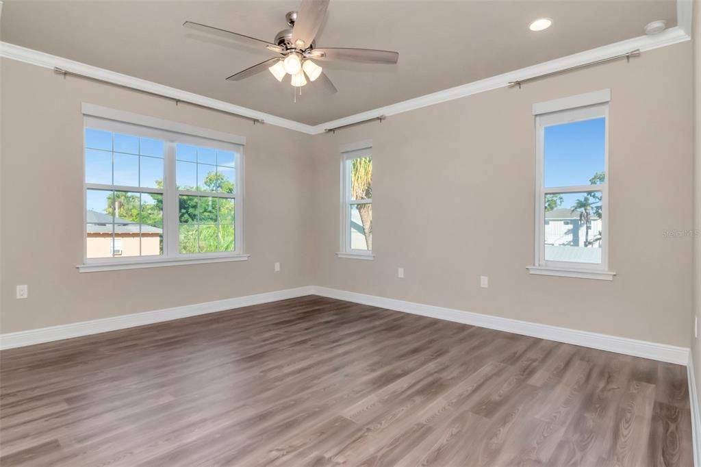 For Sale: $749,000 (3 beds, 2 baths, 2000 Square Feet)