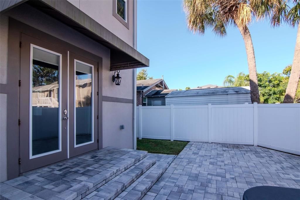 For Sale: $749,000 (3 beds, 2 baths, 2000 Square Feet)