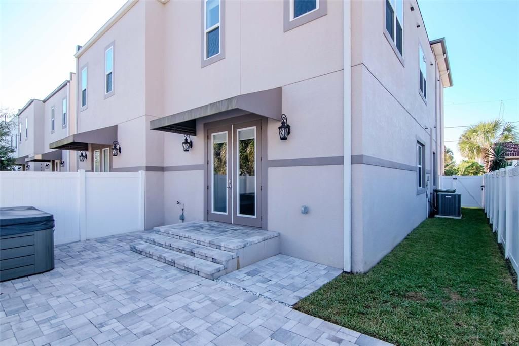 For Sale: $749,000 (3 beds, 2 baths, 2000 Square Feet)