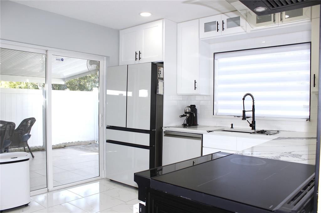 For Sale: $319,900 (2 beds, 1 baths, 923 Square Feet)