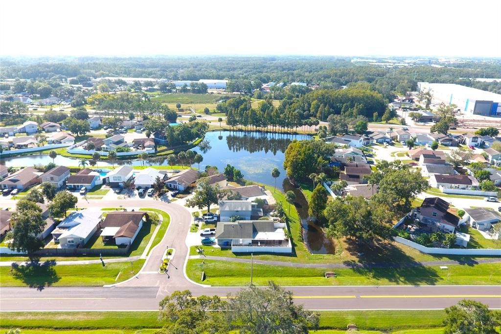 For Sale: $319,900 (2 beds, 1 baths, 923 Square Feet)