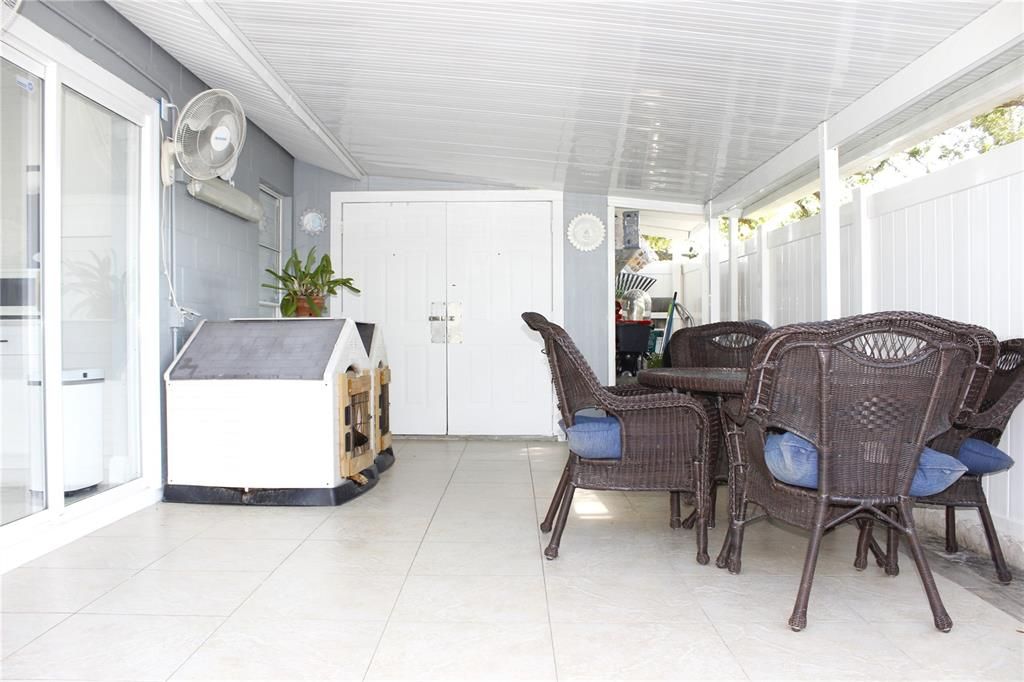 For Sale: $319,900 (2 beds, 1 baths, 923 Square Feet)