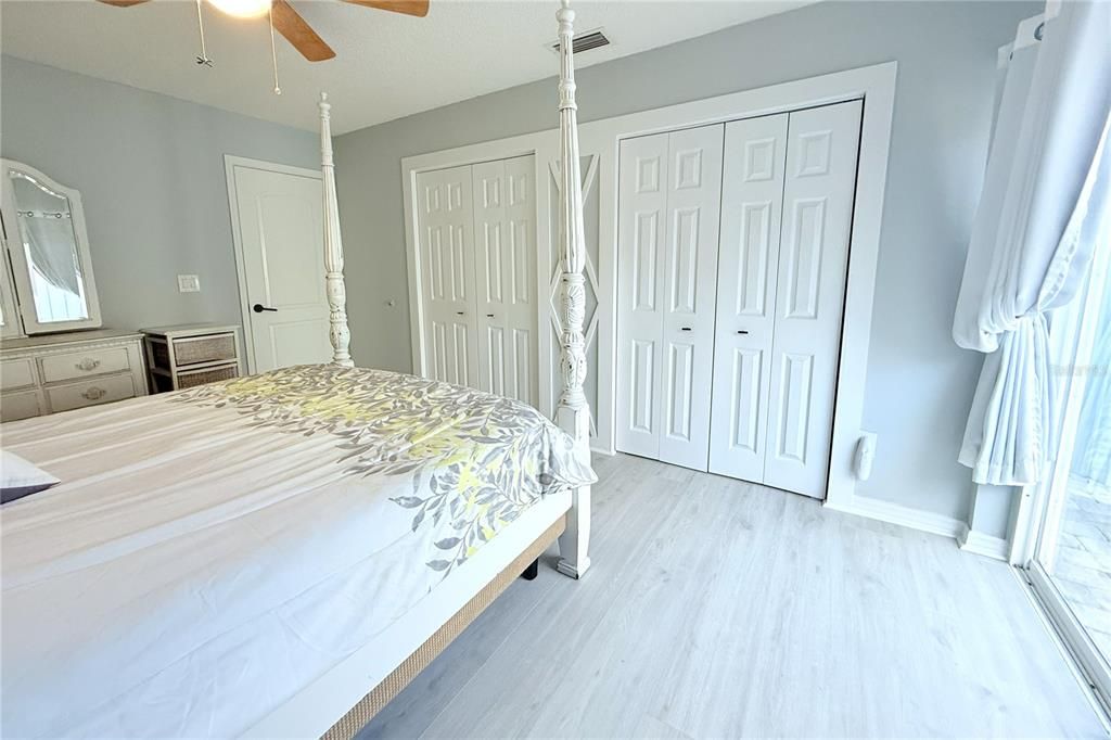 For Sale: $319,900 (2 beds, 1 baths, 923 Square Feet)