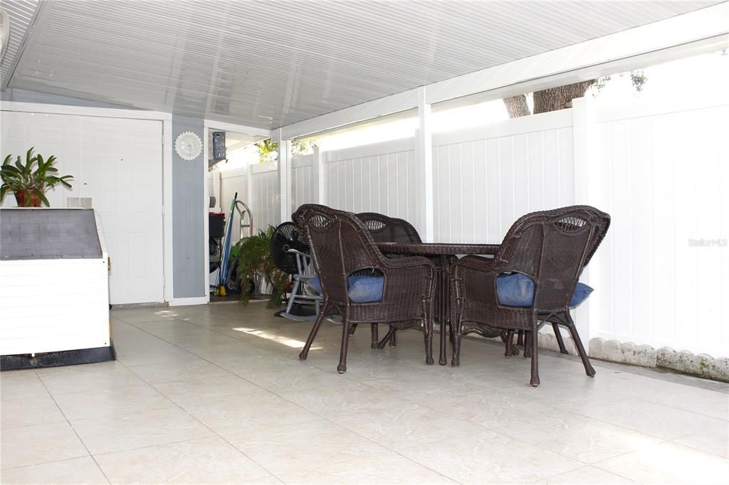 For Sale: $319,900 (2 beds, 1 baths, 923 Square Feet)