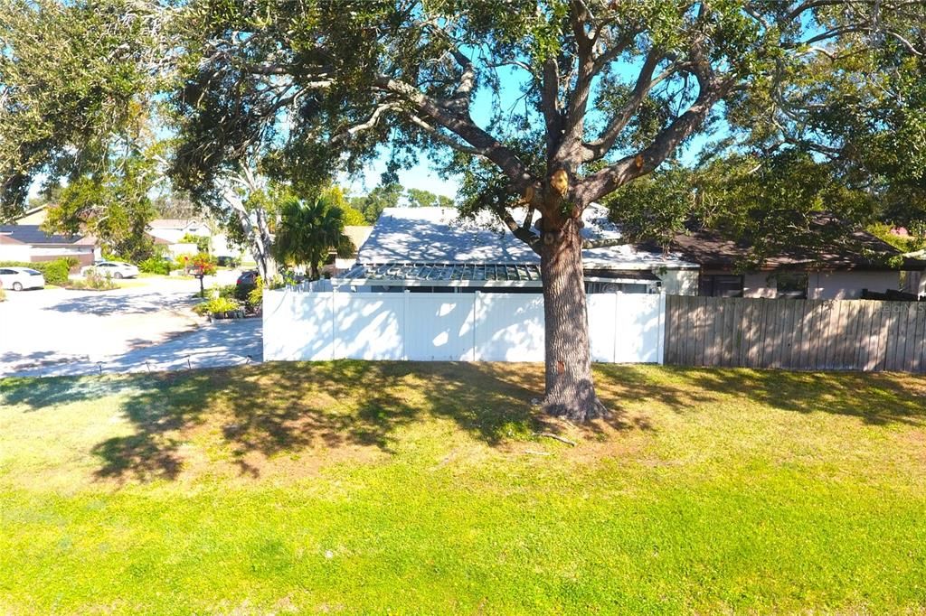 For Sale: $319,900 (2 beds, 1 baths, 923 Square Feet)