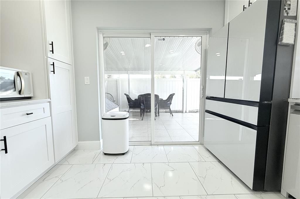 For Sale: $319,900 (2 beds, 1 baths, 923 Square Feet)