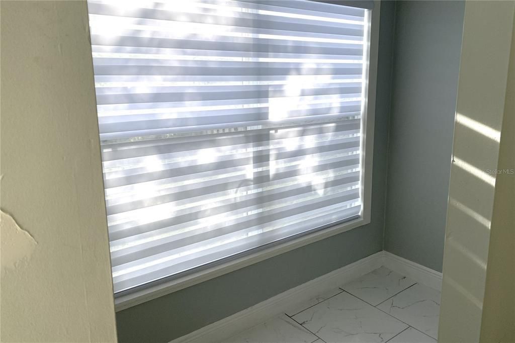 For Sale: $319,900 (2 beds, 1 baths, 923 Square Feet)