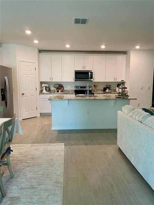 For Rent: $2,000 (4 beds, 2 baths, 1840 Square Feet)