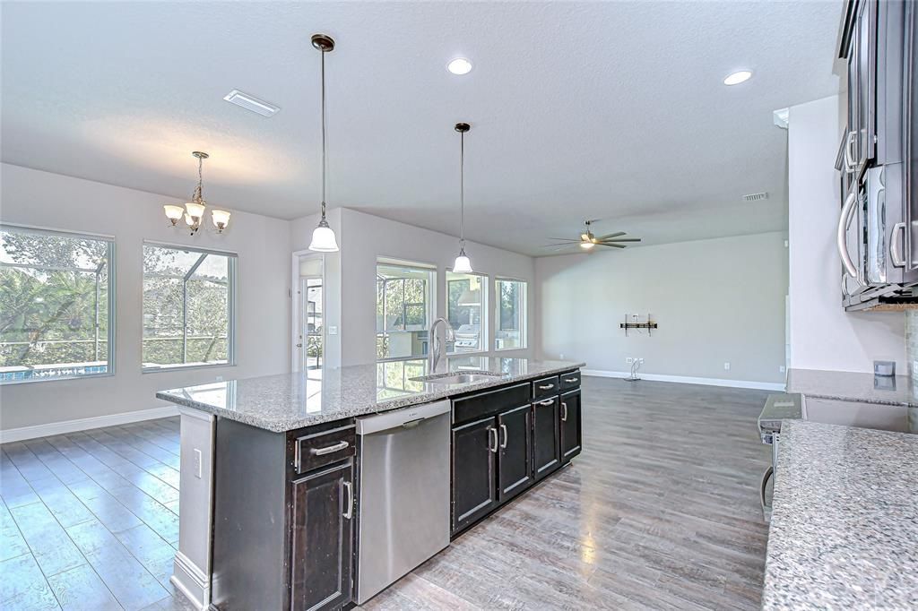 На продажу: $675,000 (5 спален, 4 ванн, 3369 Квадратных фут)