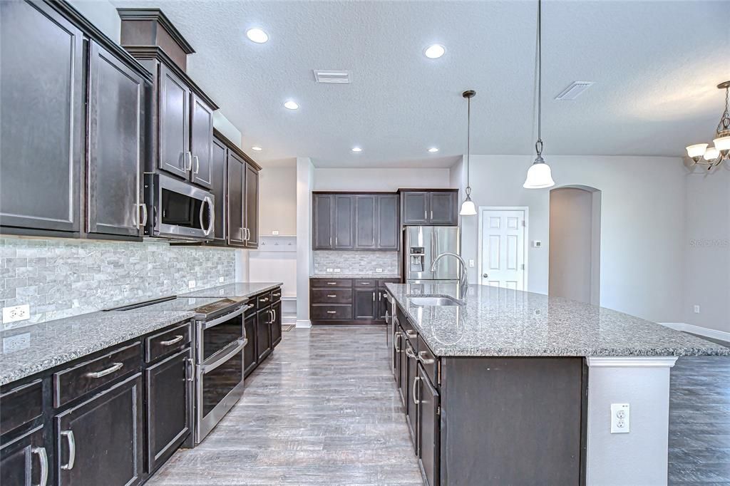 На продажу: $675,000 (5 спален, 4 ванн, 3369 Квадратных фут)