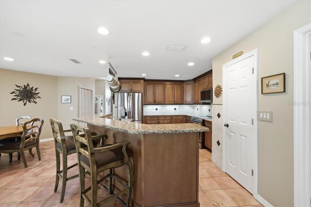 待售: $1,000,000 (4 贝兹, 2 浴室, 2986 平方英尺)