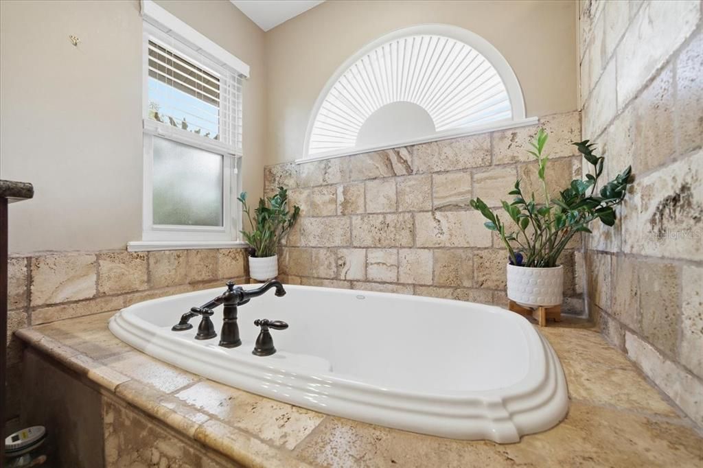 待售: $1,000,000 (4 贝兹, 2 浴室, 2986 平方英尺)