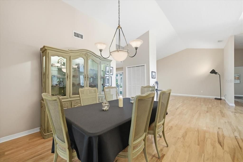 待售: $1,000,000 (4 贝兹, 2 浴室, 2986 平方英尺)