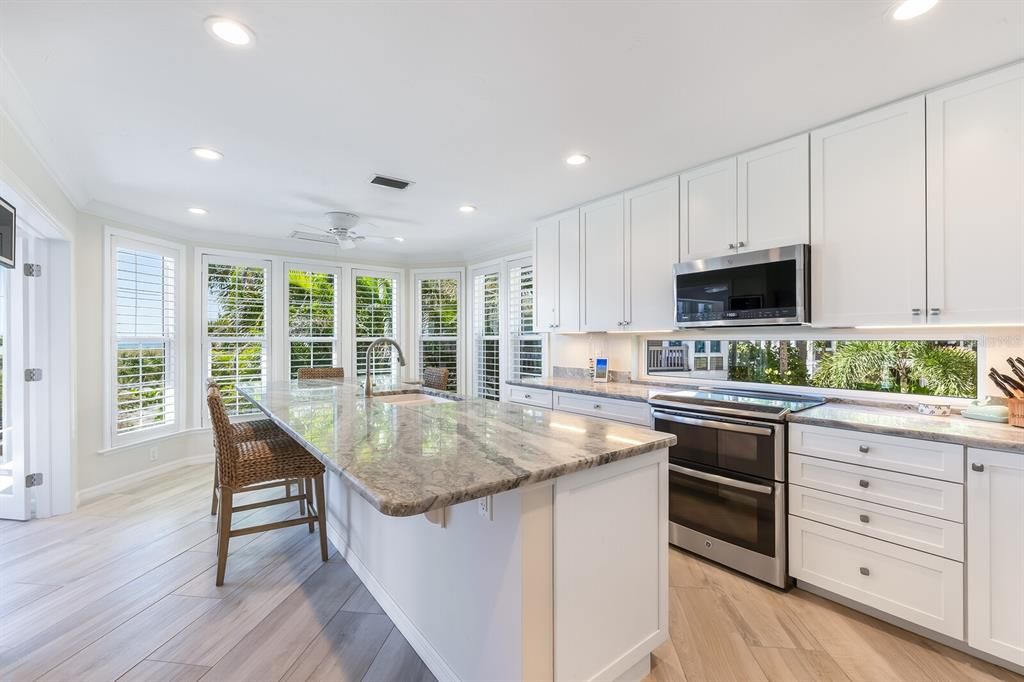 На продажу: $5,500,000 (3 спален, 4 ванн, 3351 Квадратных фут)