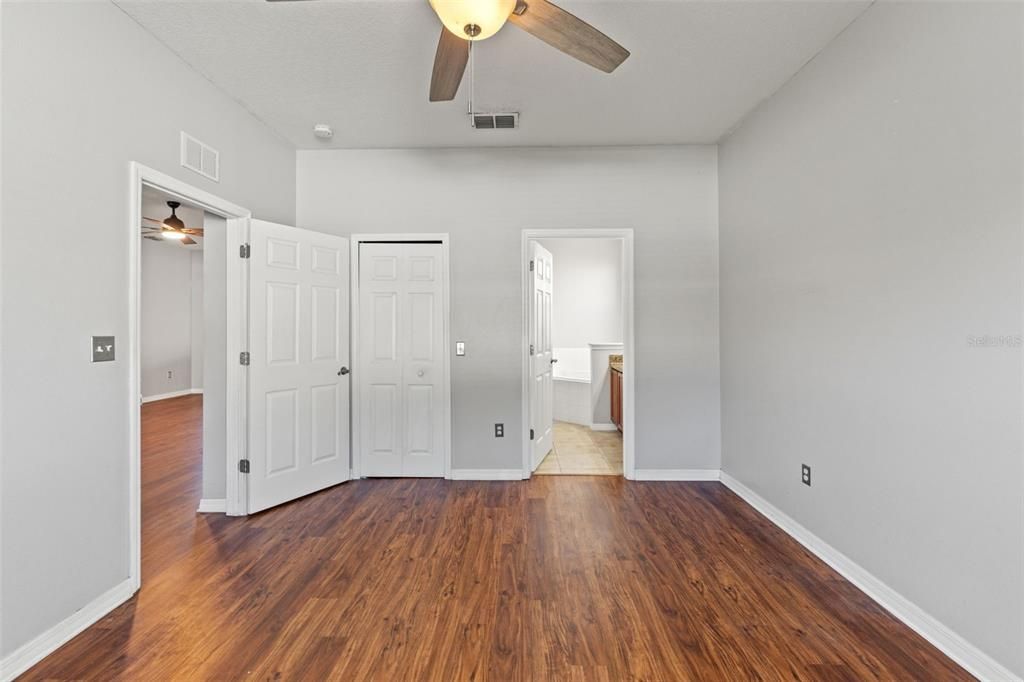 Active With Contract: $275,000 (3 beds, 2 baths, 1537 Square Feet)