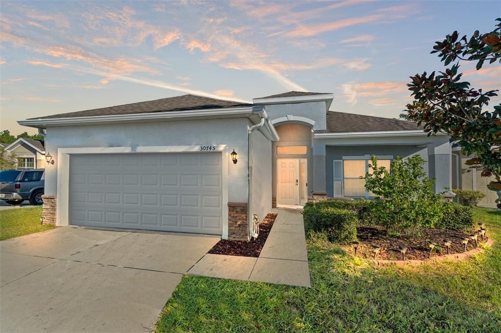 Active With Contract: $275,000 (3 beds, 2 baths, 1537 Square Feet)