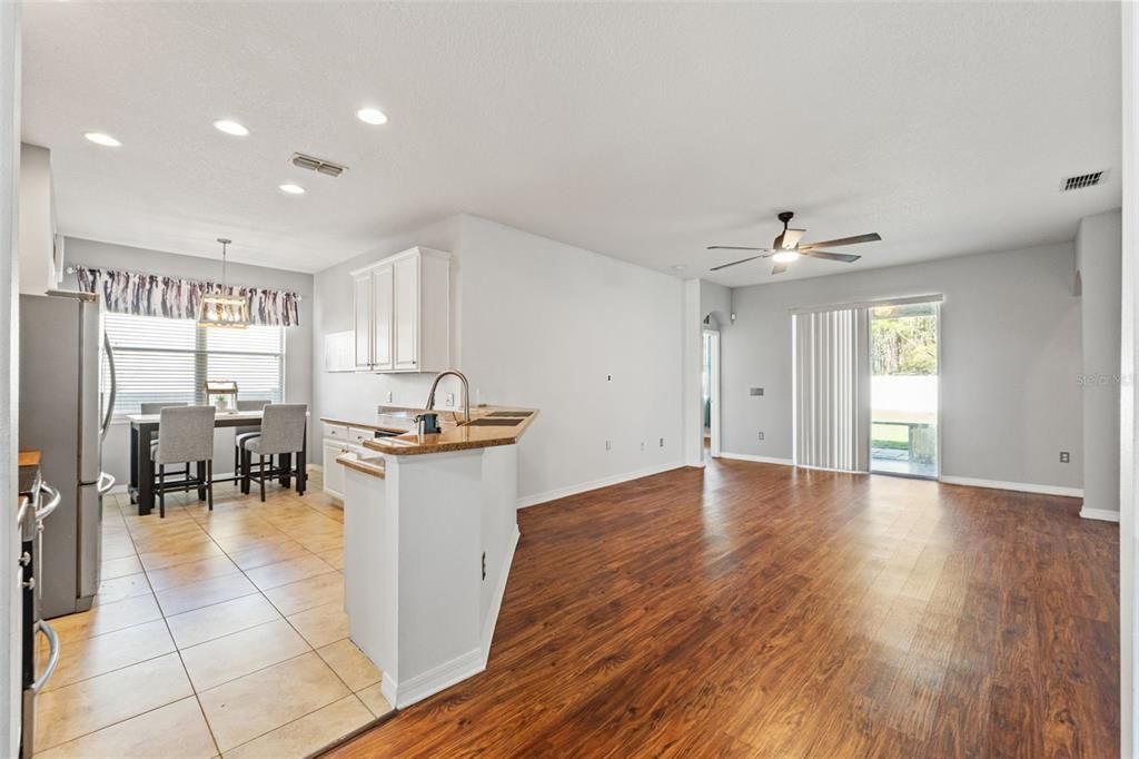 Active With Contract: $275,000 (3 beds, 2 baths, 1537 Square Feet)