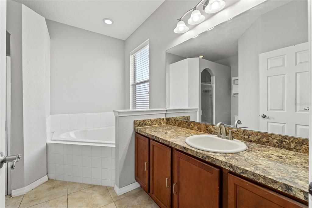 Active With Contract: $275,000 (3 beds, 2 baths, 1537 Square Feet)