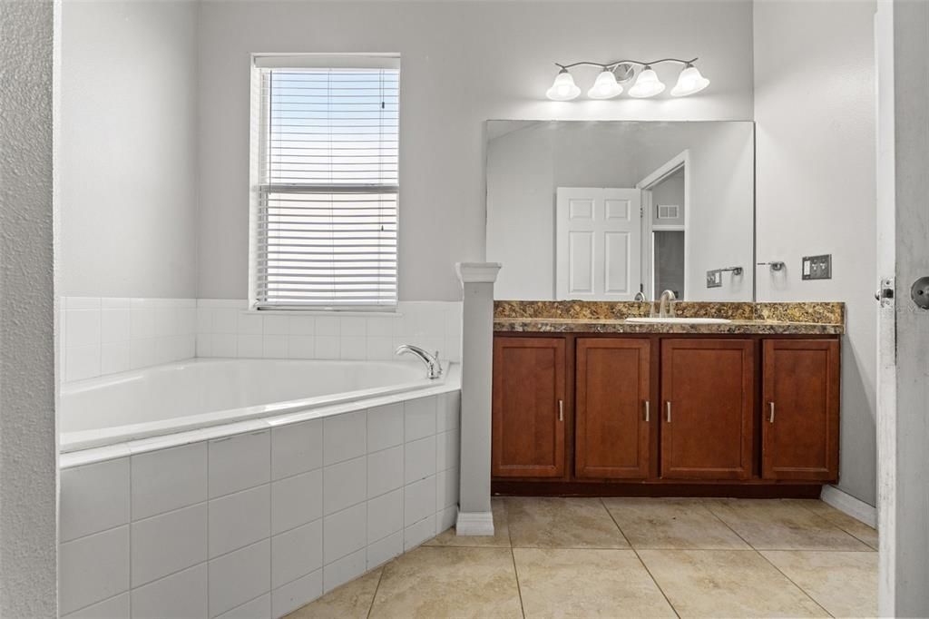 Active With Contract: $275,000 (3 beds, 2 baths, 1537 Square Feet)