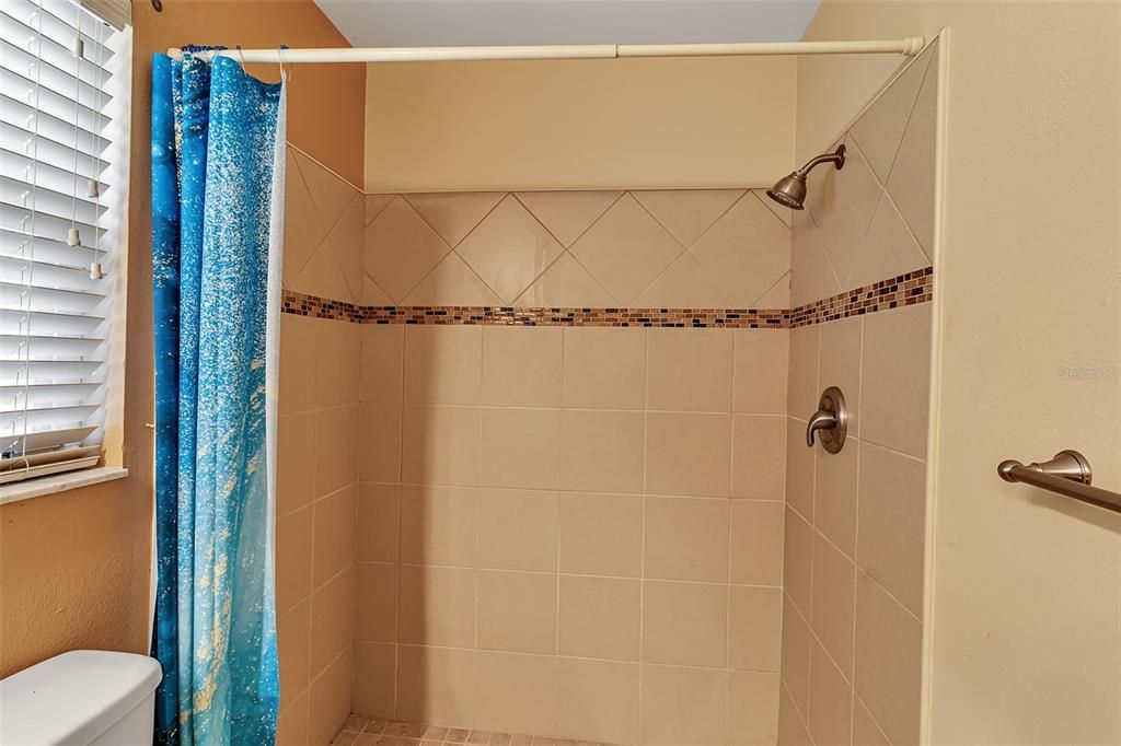 For Sale: $449,900 (4 beds, 2 baths, 1933 Square Feet)